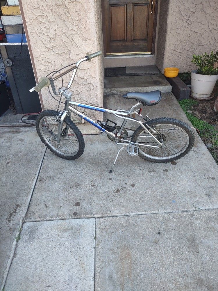 20 Inch Boys Bmx Magna Fugitive Bike