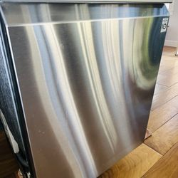 LG Dishwasher Model LDFN4542S