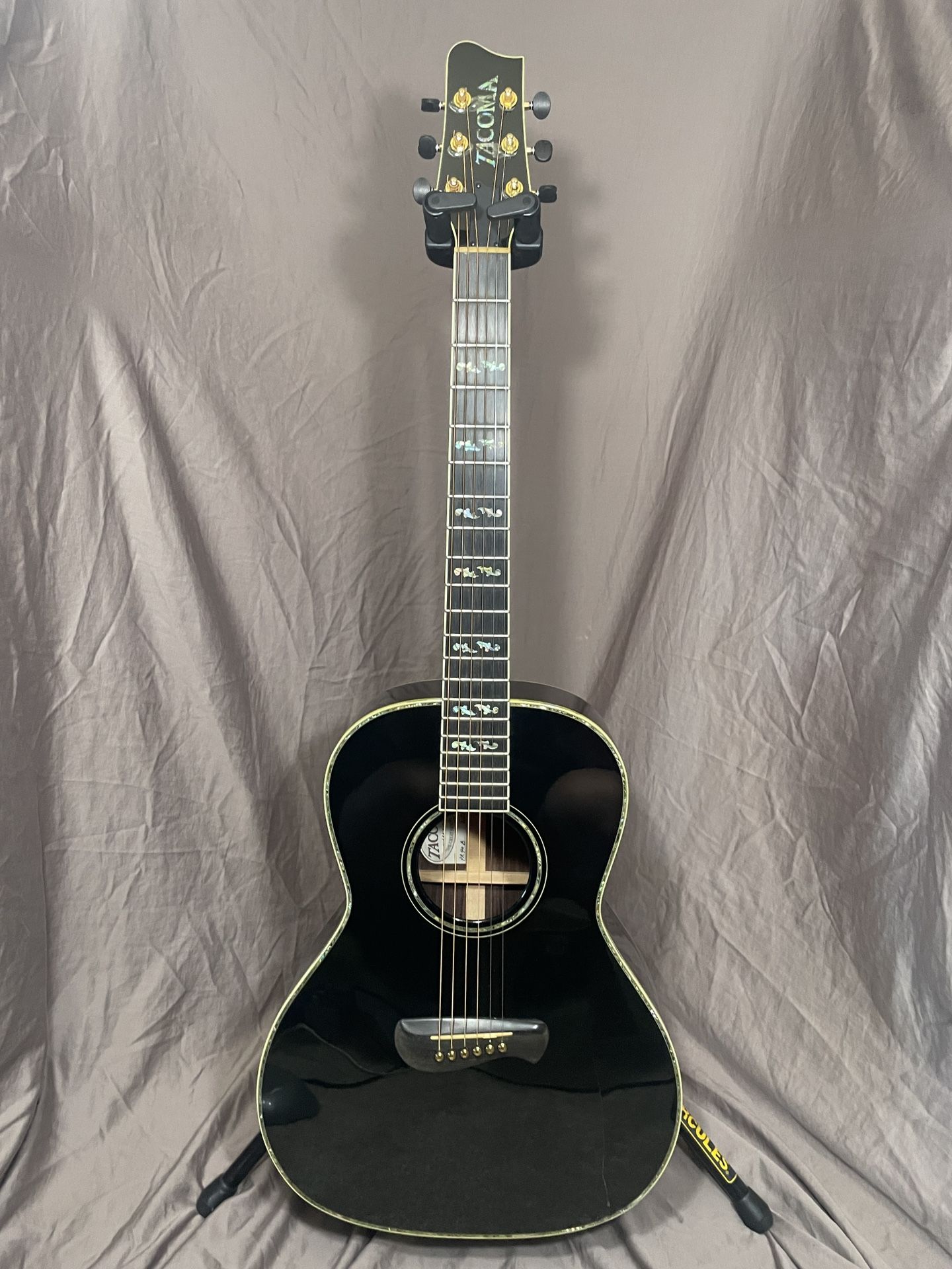 Tacoma Guitars PR-40 Johnny Cash Black Model