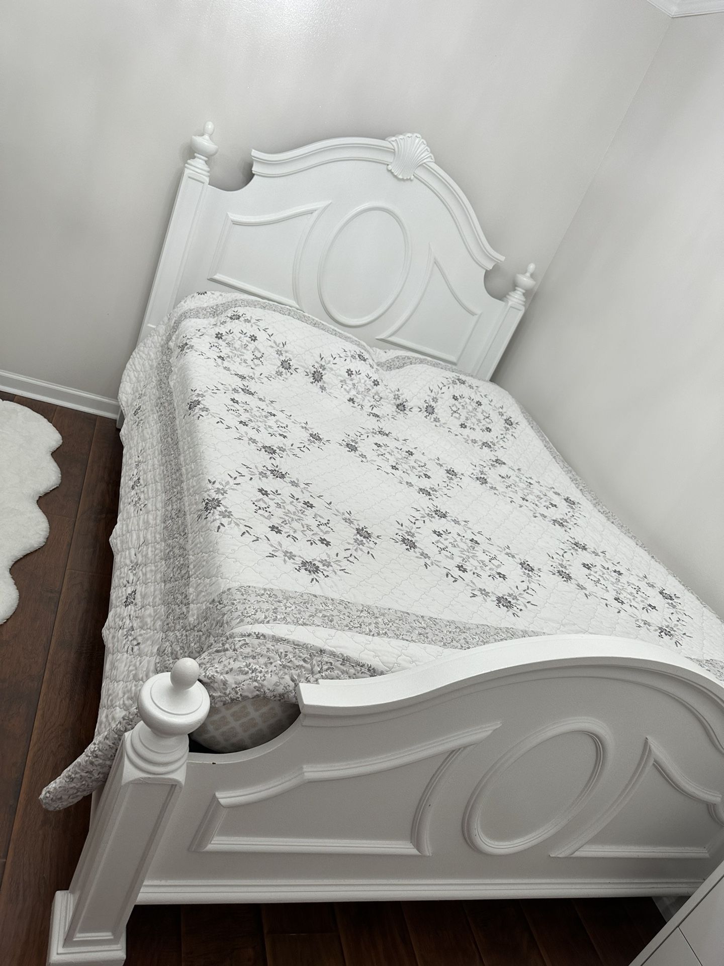 Queen Bed Set