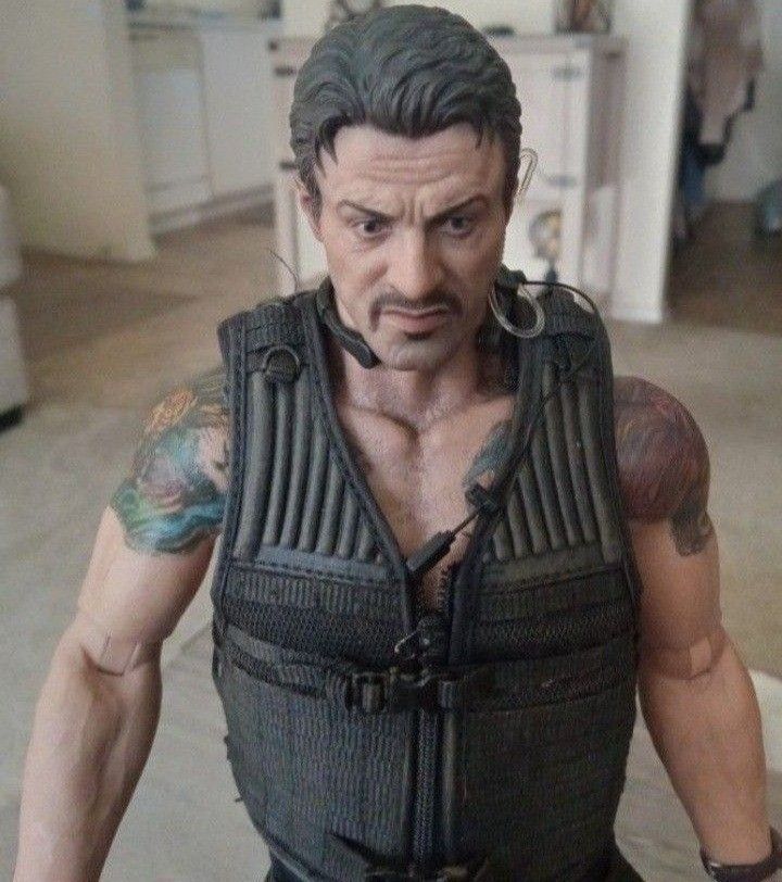 Hot Toys 🔥 Barney Ross 
