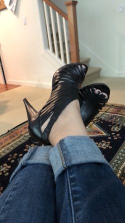 Black heels size 7.5