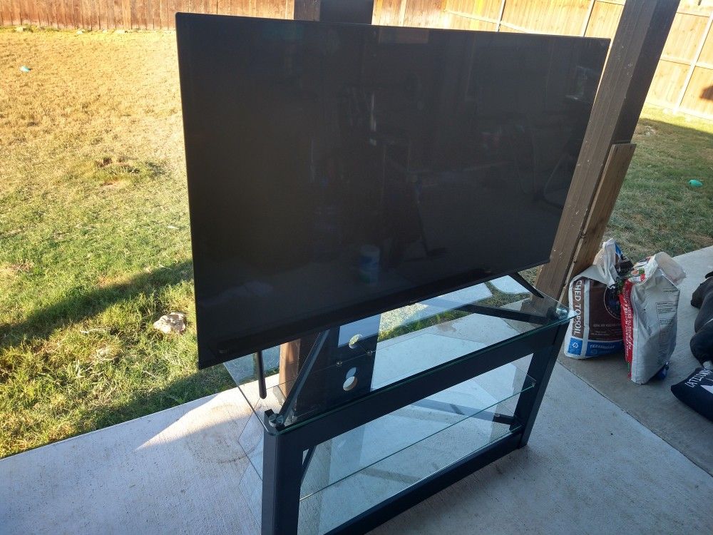 📺 55” Hisense TV (Needs Motherboard) + 3-Tier Glass Entertainment Center