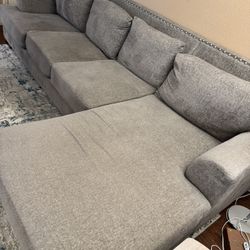 Nice 4 Seat Sectional In Good Condition 