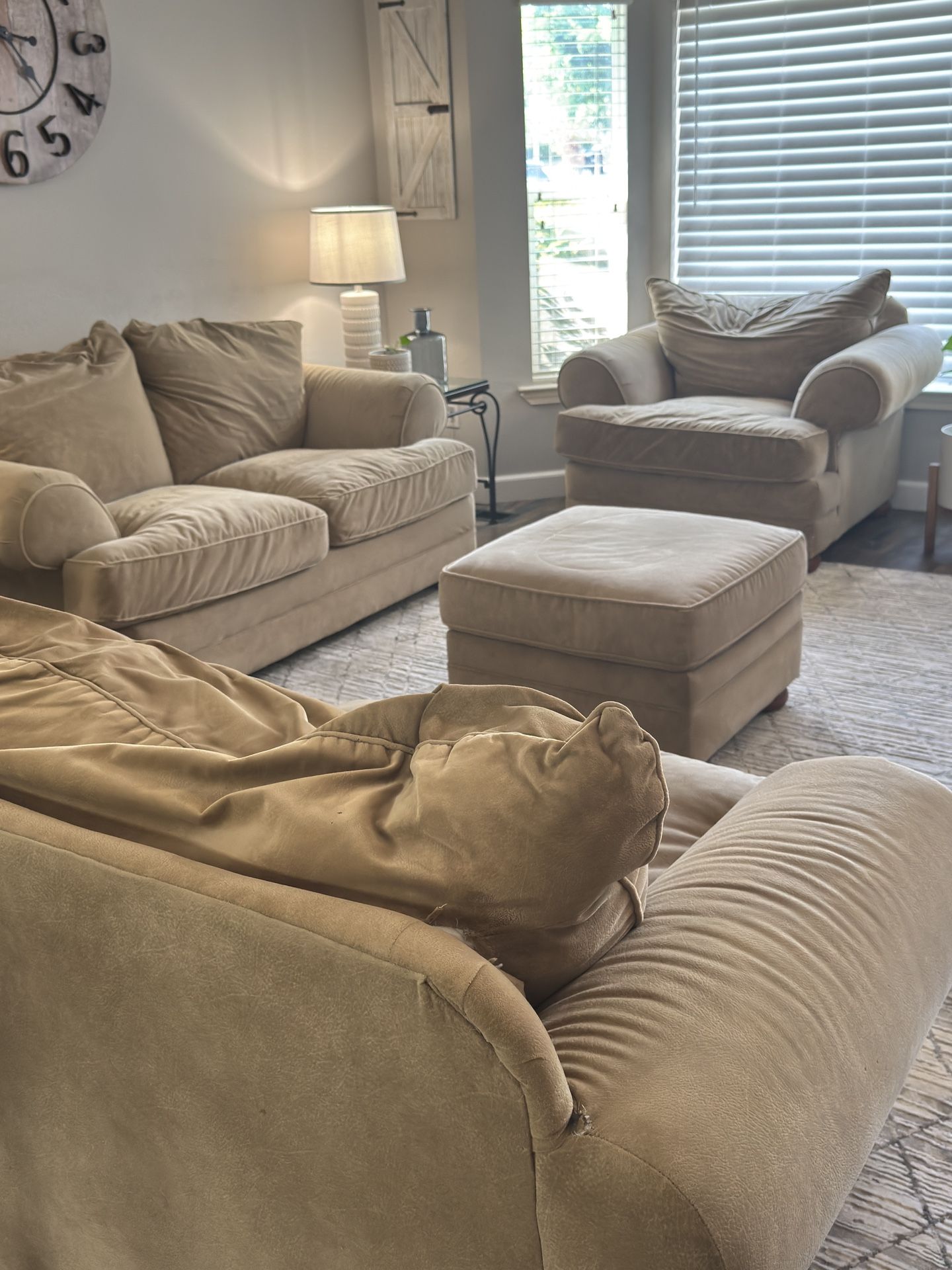 Bassett Couch Set