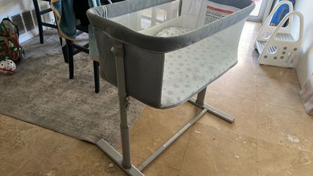 Baby Bassinet with Adjustable Stand