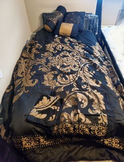 Chezmoi Collection 6-Piece Cal King Royale Jacquard Floral Comforter Set in Black&Gold