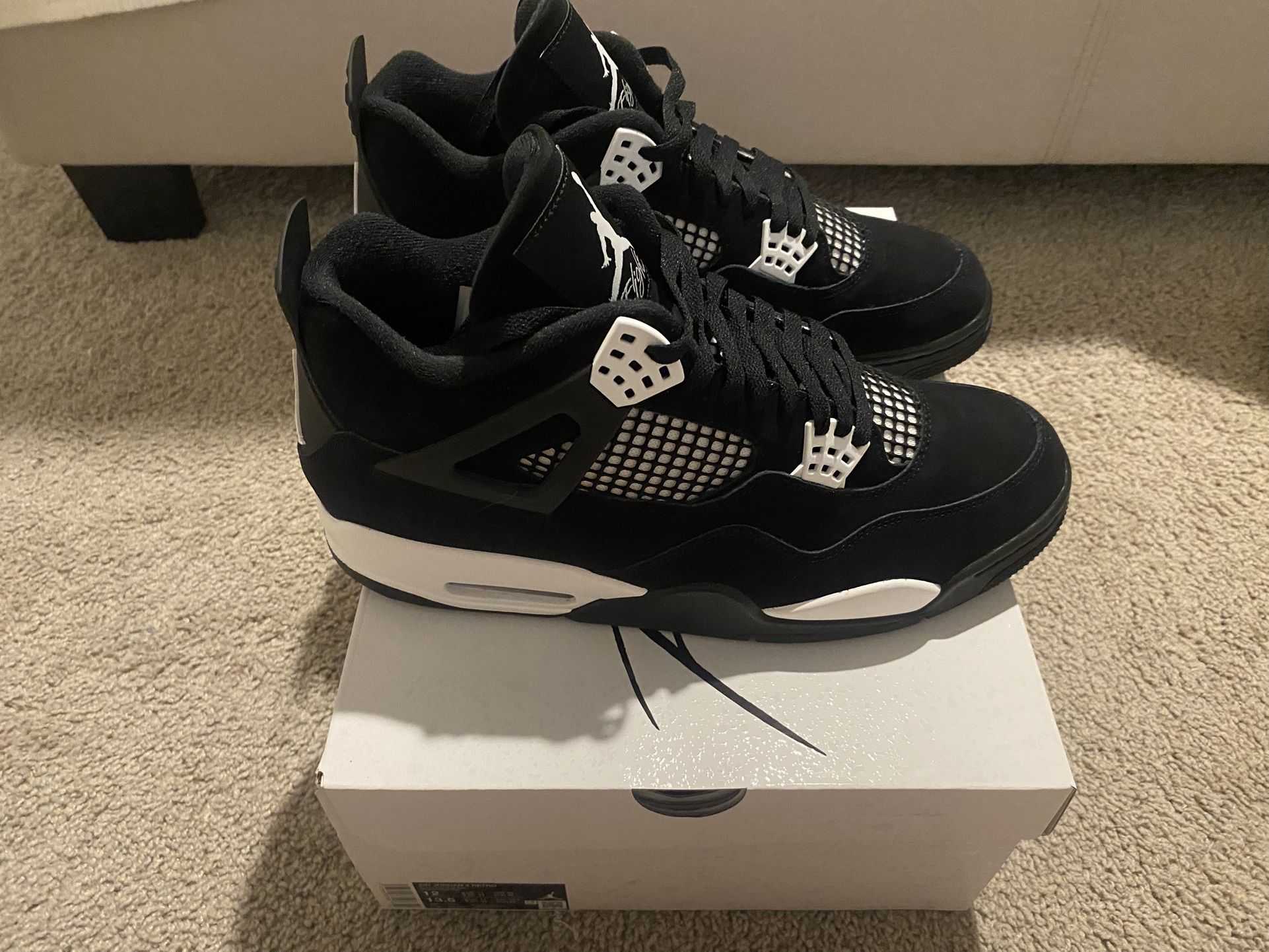 Air Jordan 4 White thunder
