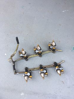 1980s Nissan v 6 injectors and rail