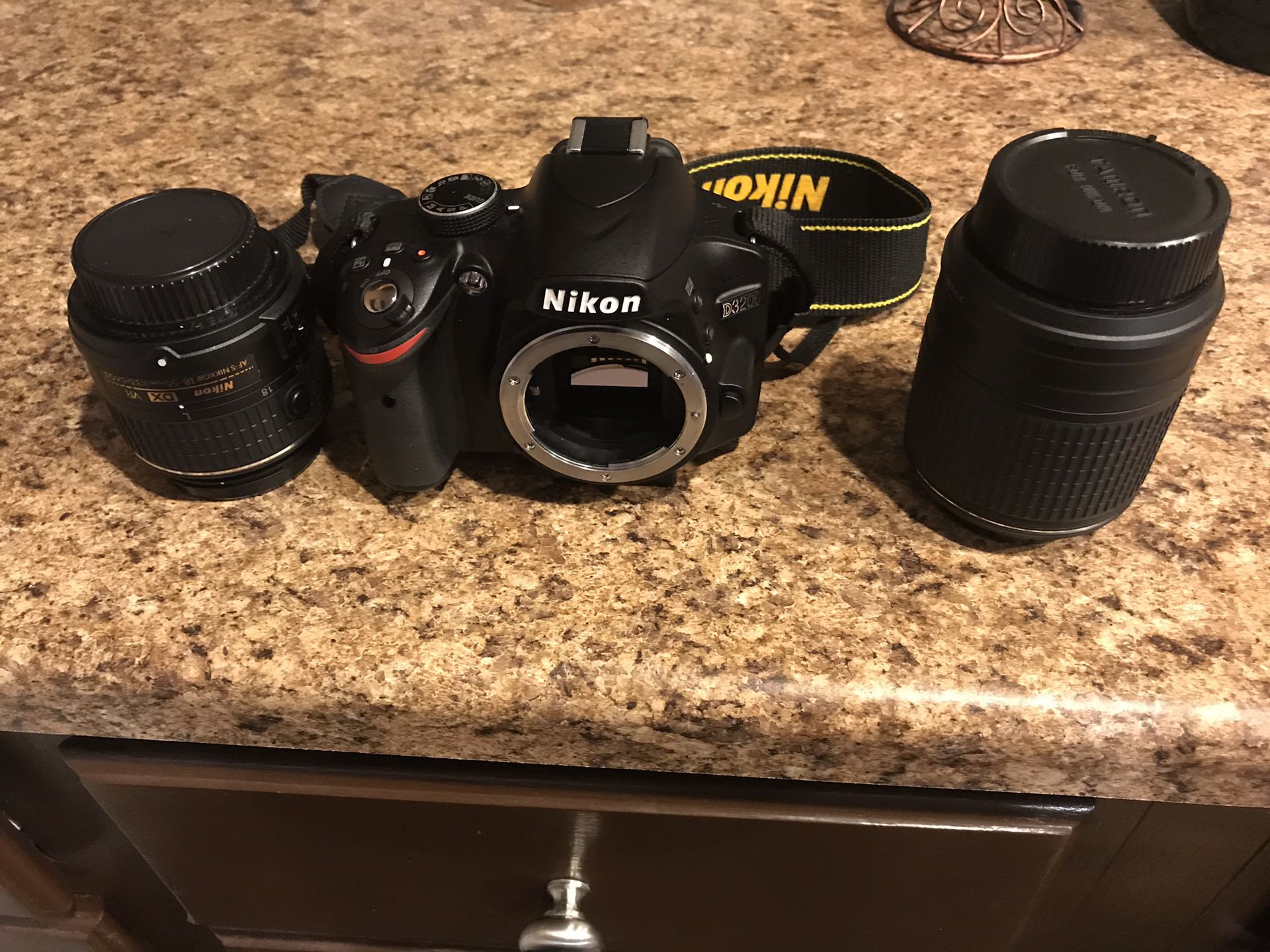 Nikon D3200 w 2 lenses