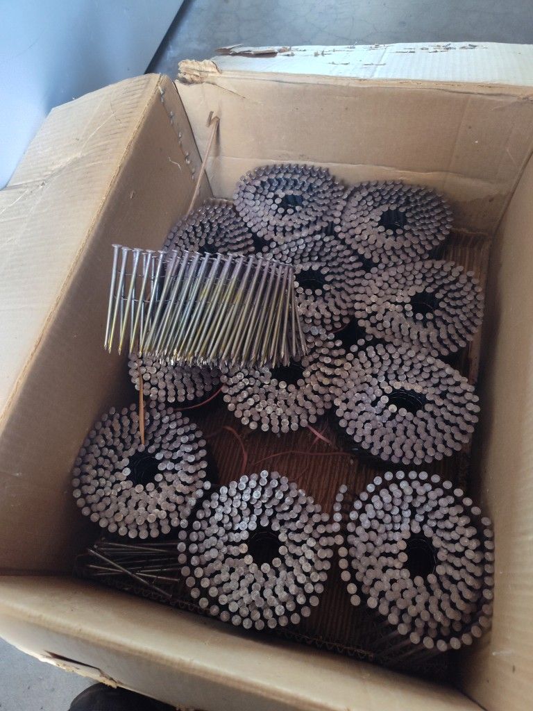 Caja De Clavos De 3"