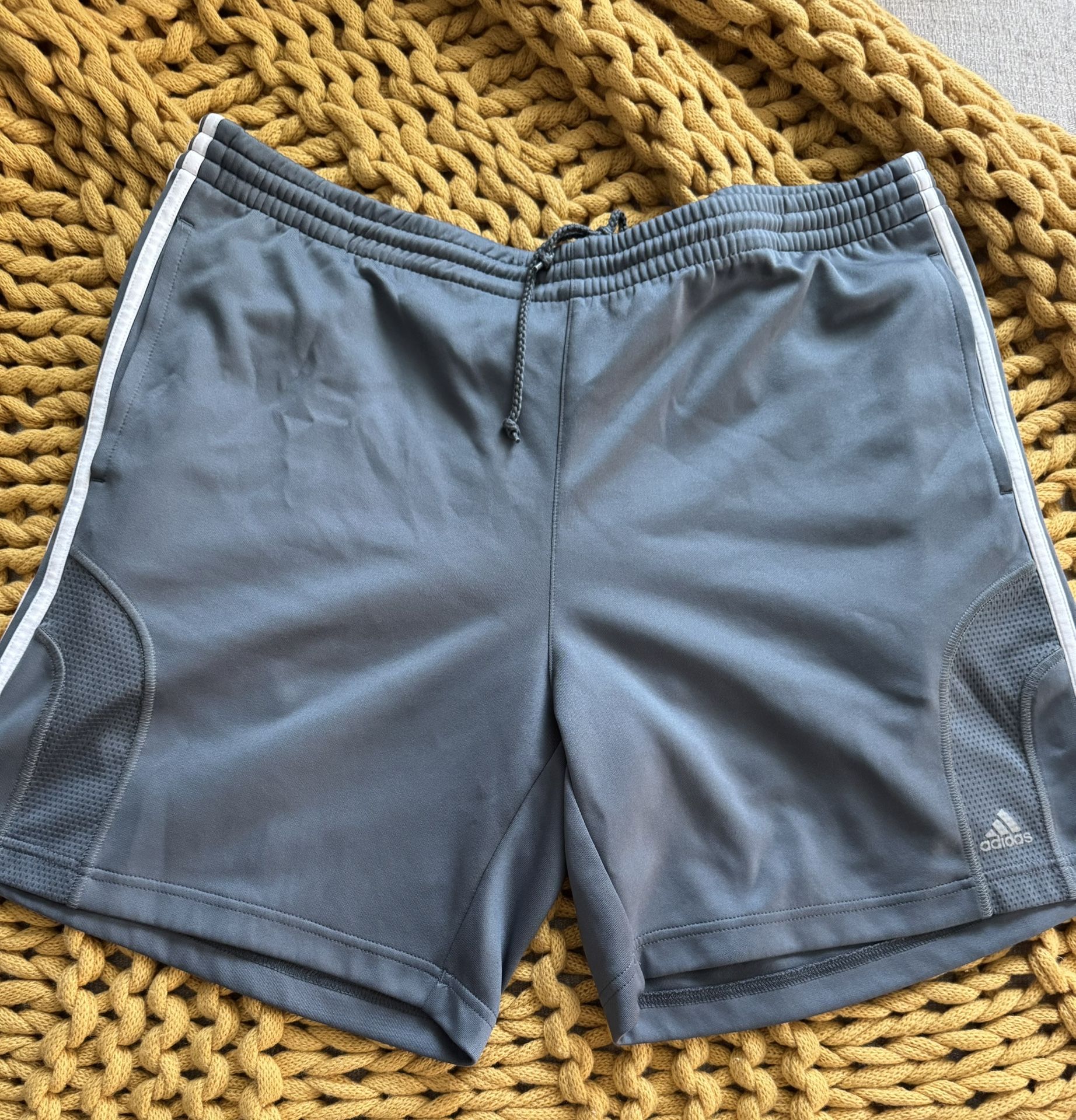 adidas Men’s Athletic Training Shorts, Size Large (Gray)