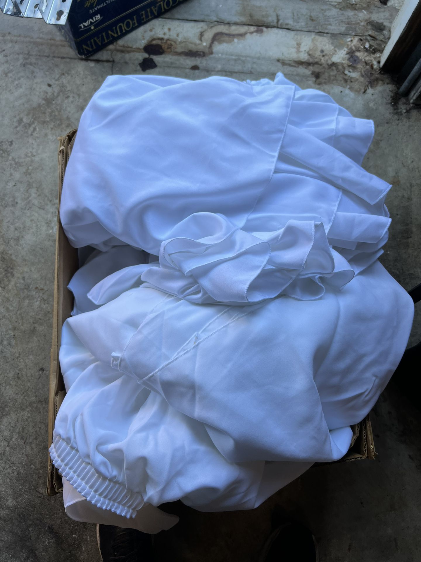 Dozens Of TABLE LINENS Table Cloths, Skirt, Napkins
