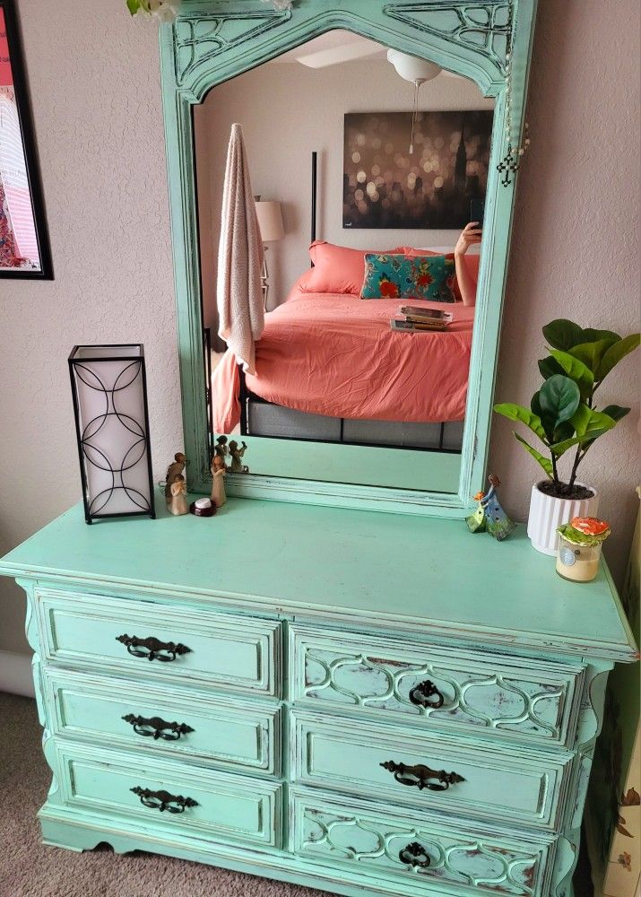 Vintage 6 drawer solid wood dresser with mirror