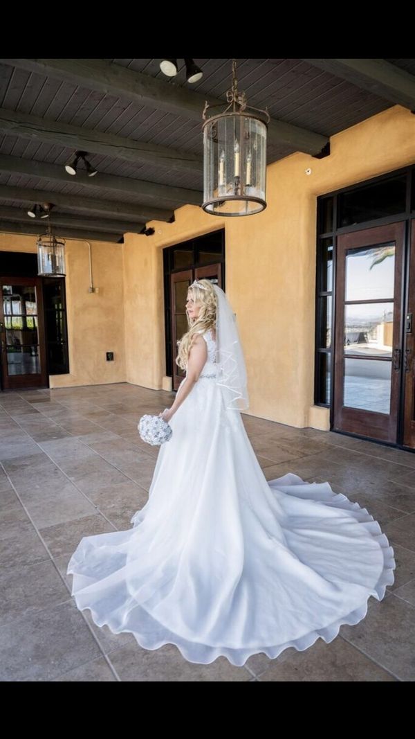 Wedding dress size 10 for Sale in Riverside CA - OfferUp