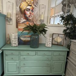 CUTE DRESSER OR TV STAND AT PICKY PINCHERS 5280 SEMINOLE BLVD ST PETE OPEN NOON TO 6 Pm FREE DELIVERY 