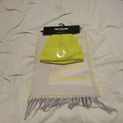 True Religion Beanie And Scarf 