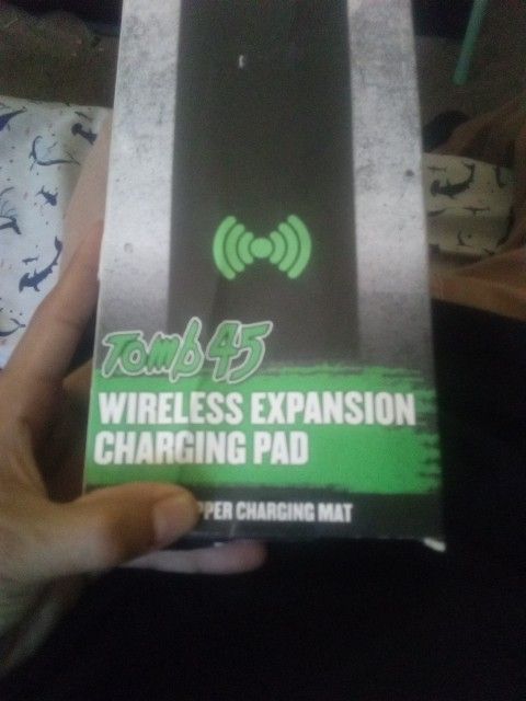 Tomb 45 Wireless Charging Pad 