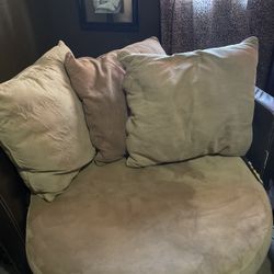 circle chair(NEED GONE)