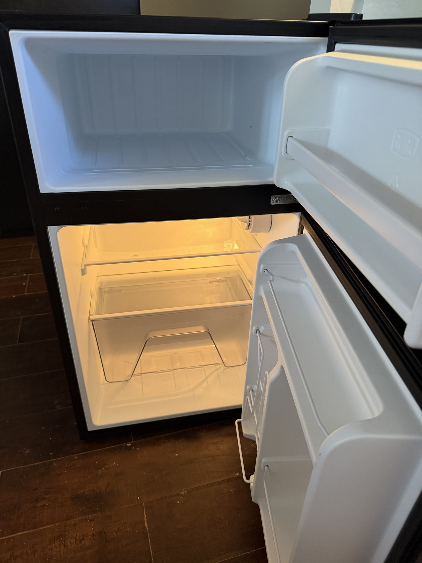 Mini Refrigerator for Sale - Excellent Condition!