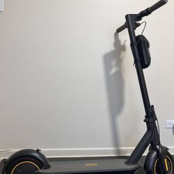 Nineboot Scooter seagway MAX Like New Low Miles 40 Miles Range 