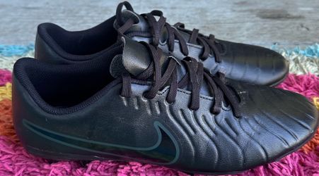 Nike Black soccer cleats