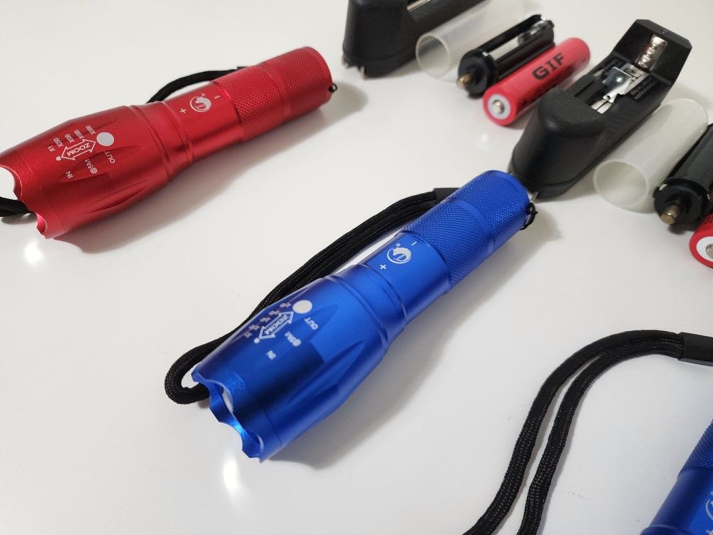 5pcs U`King Portable Zoom Flashlight T6 Tactical Torch + 18650 Rechargeable Battery ( Tan Blue Red )