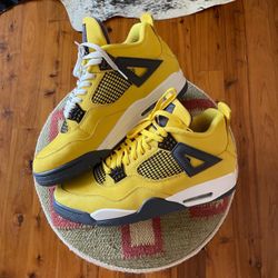 Jordan 4 Lightning 