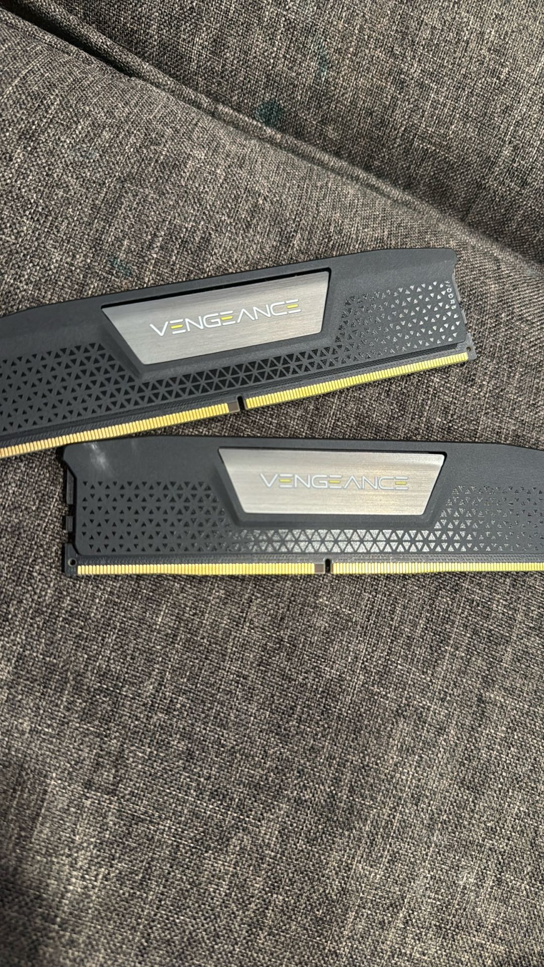 Corsair VENGEANCE 32GB (2x16GB) PC5-41600 (DDR5-5200) CL40 DIMM Memory -...