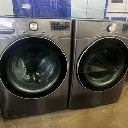 LG FRONT LOAD WASHER AND GAS DRYER SET IN GRAY 