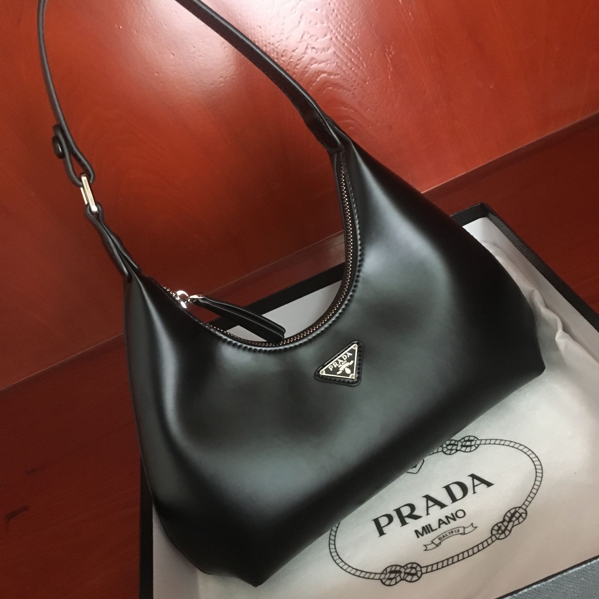 Authentic Prada bag black calfskin armpit bag ladies shoulder bag