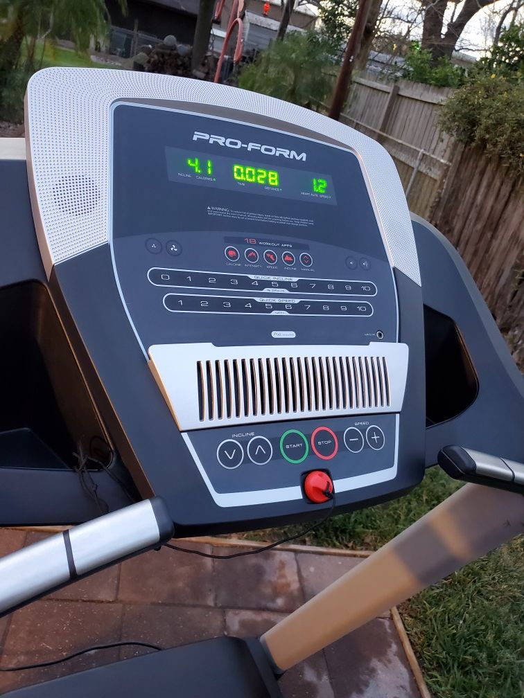 Proform Performance 400 Treadmill for Sale in Pasadena, TX OfferUp