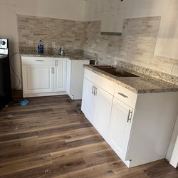 Kitchen  cabinets  like new