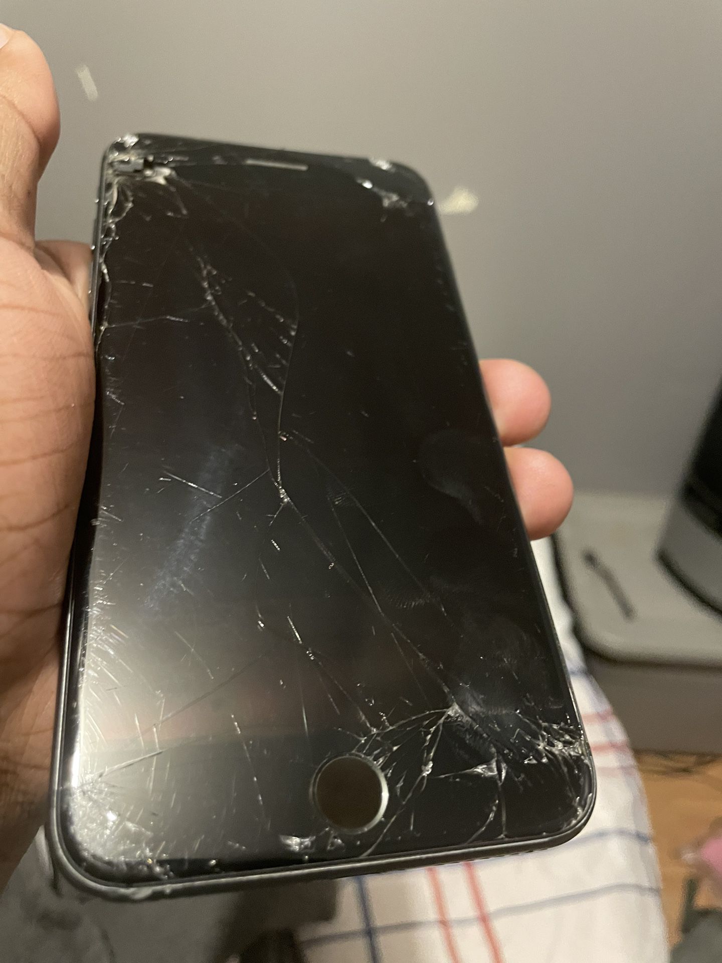 iPhone 8+ Broken 