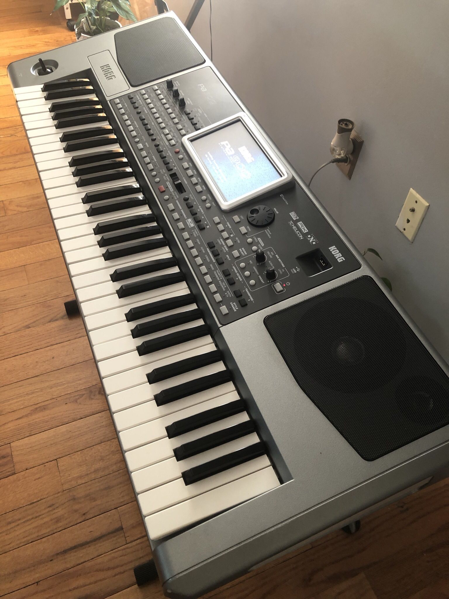 Korg Pa 900 61-Key Arranger Workstation PRO
