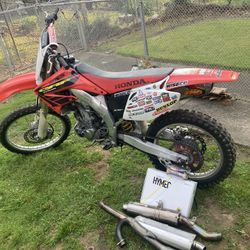 A 2002 Honda CFR 450 R full exhaust motor Work