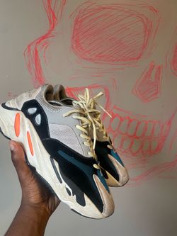 🟡Light Yeezy 700 size 10 • R