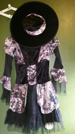 Halloween dress size M for adult.