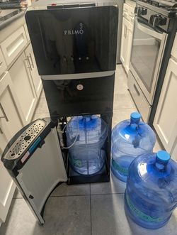 Primo water dispenser with 3 x 5 gallon bottles & 3 temperature settings