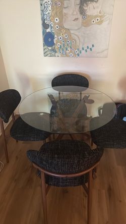 Brand new dining table and chairs
