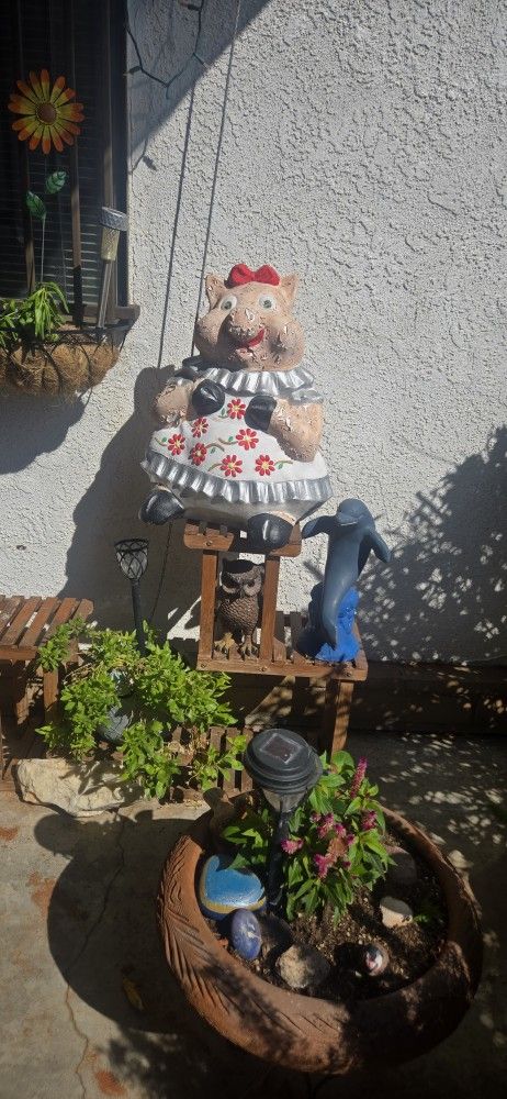 Miss Piggy Ceramic Statue