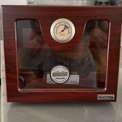 Cigar humidor