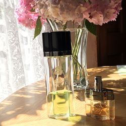Oscar de la Renta perfume and body spray...lovely fragrance.