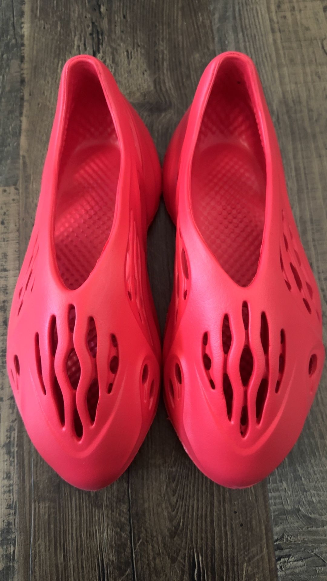 Adidas Foam RNNR vermillion