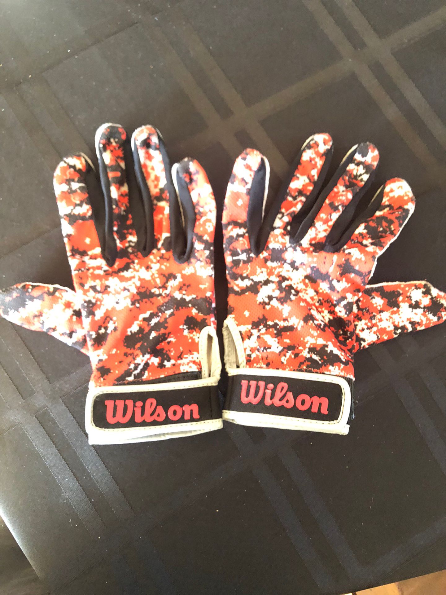 Tennis Gloves - Wilson Brand   (Adult Small)