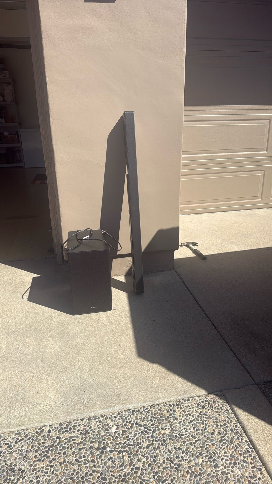 LG Soundbar And Bluetooth Subwoofer 
