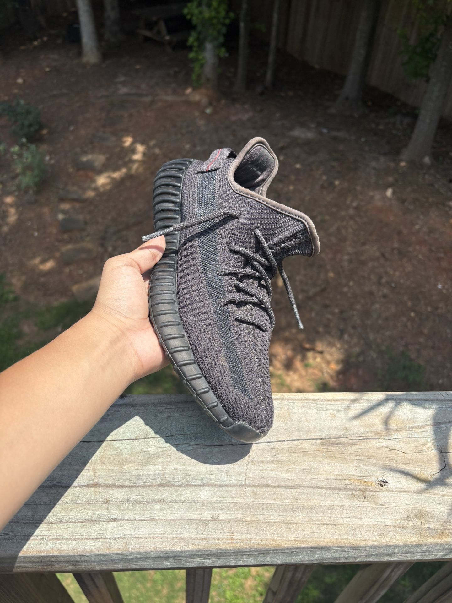 (SIZE MENS 8)Yeezy 350