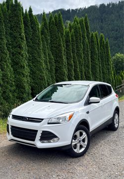 4WD Ford Escape SE super low miles