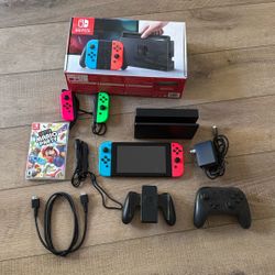 Nintendo Switch, 4 Joy-Cons and Pro Controller