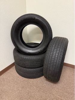 265/65 R-17 Michelin like new tires